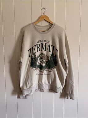 Hollister Men’s Beige Graphic Sweatshirt